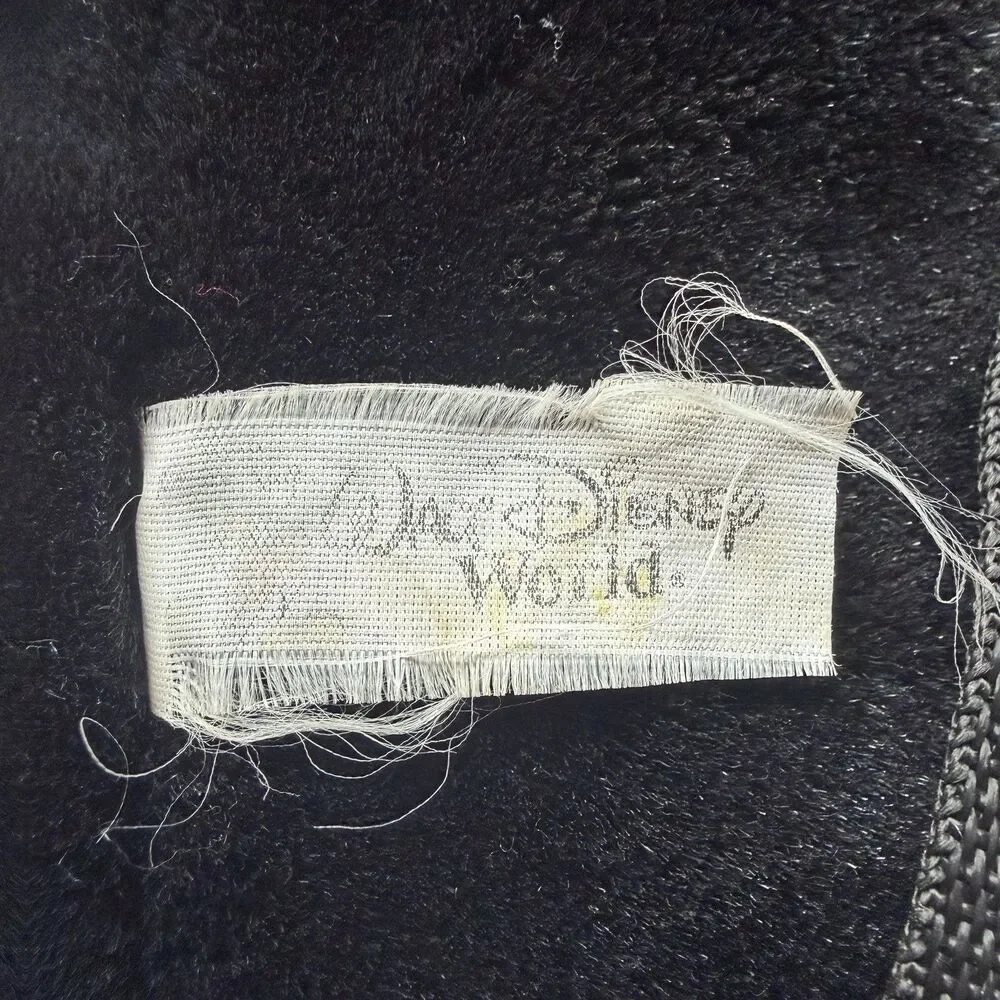 Rare Walt DisneyWorld Minnie Mouse 3D Plush Backpack w/ Plush Keychain